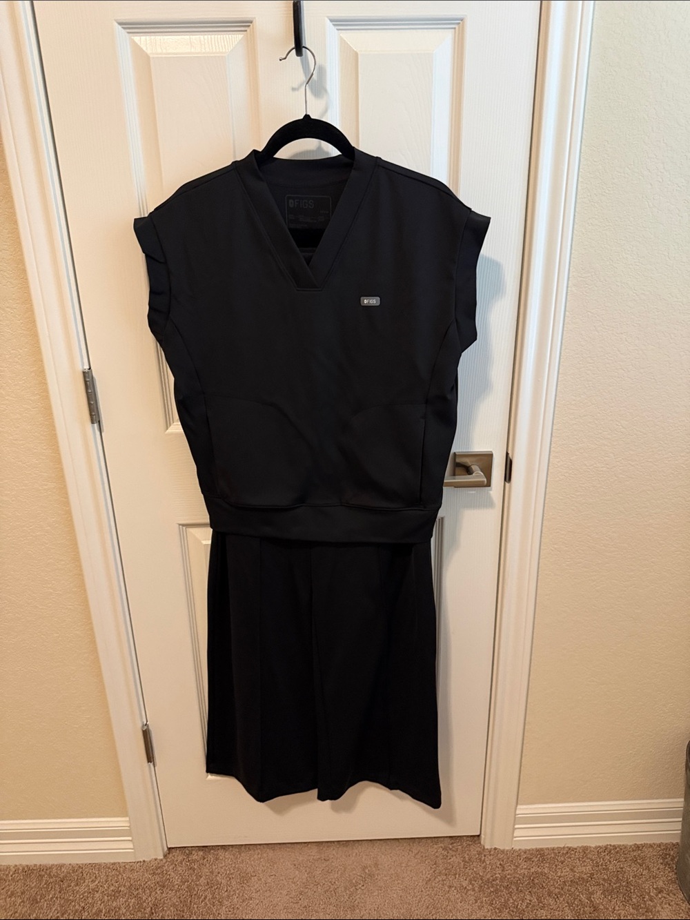 Figs Women's Formax High Waisted Salina Scrub Pants and Mira Top in Black